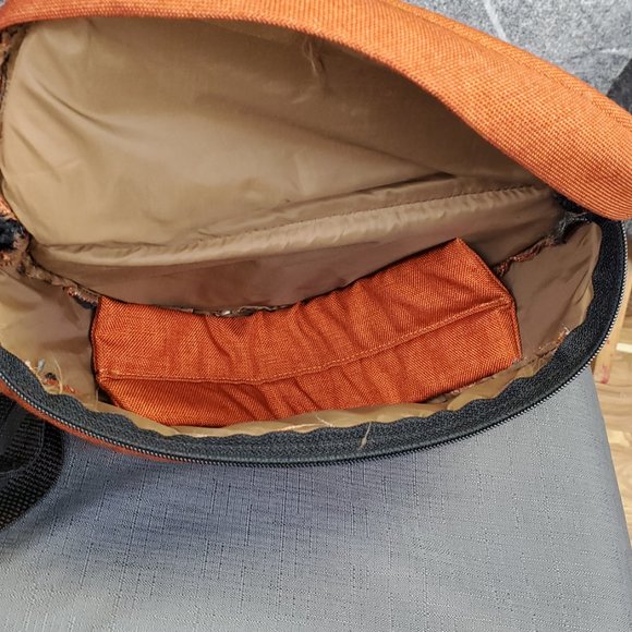 Super adorable orange tamrac bag - Picture 4 of 6